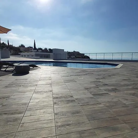 Sunset Gardens, 2 Tala