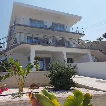 Βίλα Sunset Gardens, 2 Τάλα